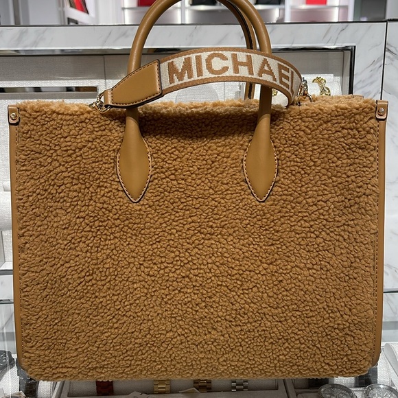 Michael Kors Medium SHEARLING MIRELLA Tote
Shoulder Bag 
Deer Multi
NWT - Picture 7 of 16